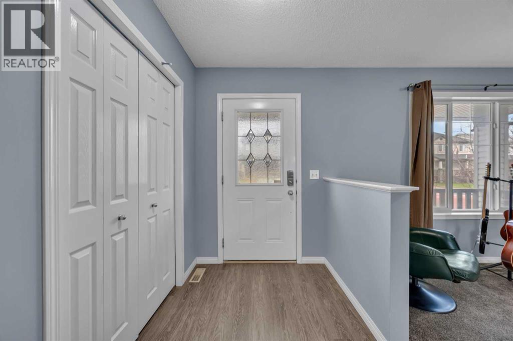 122 Bridlecrest Manor Sw, Calgary, Alberta  T2Y 4Y3 - Photo 3 - A2308125