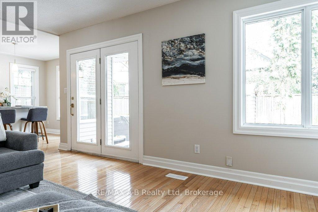 86 FREELAND DRIVE, Stratford, Ontario