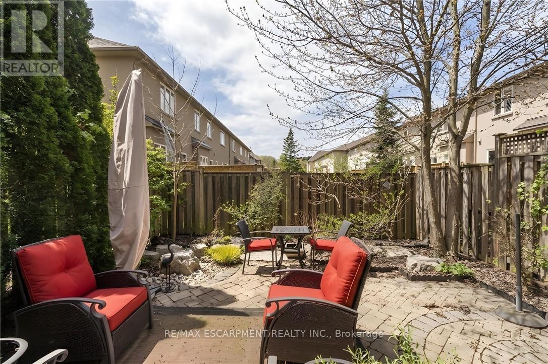 96 Newcombe Road, Hamilton, Ontario  L9H 0A6 - Photo 2 - X13123248