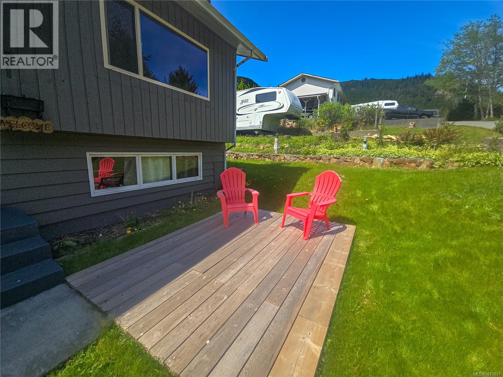 170 Seaview St, Sayward, British Columbia  V0P 1R0 - Photo 2 - 1011857