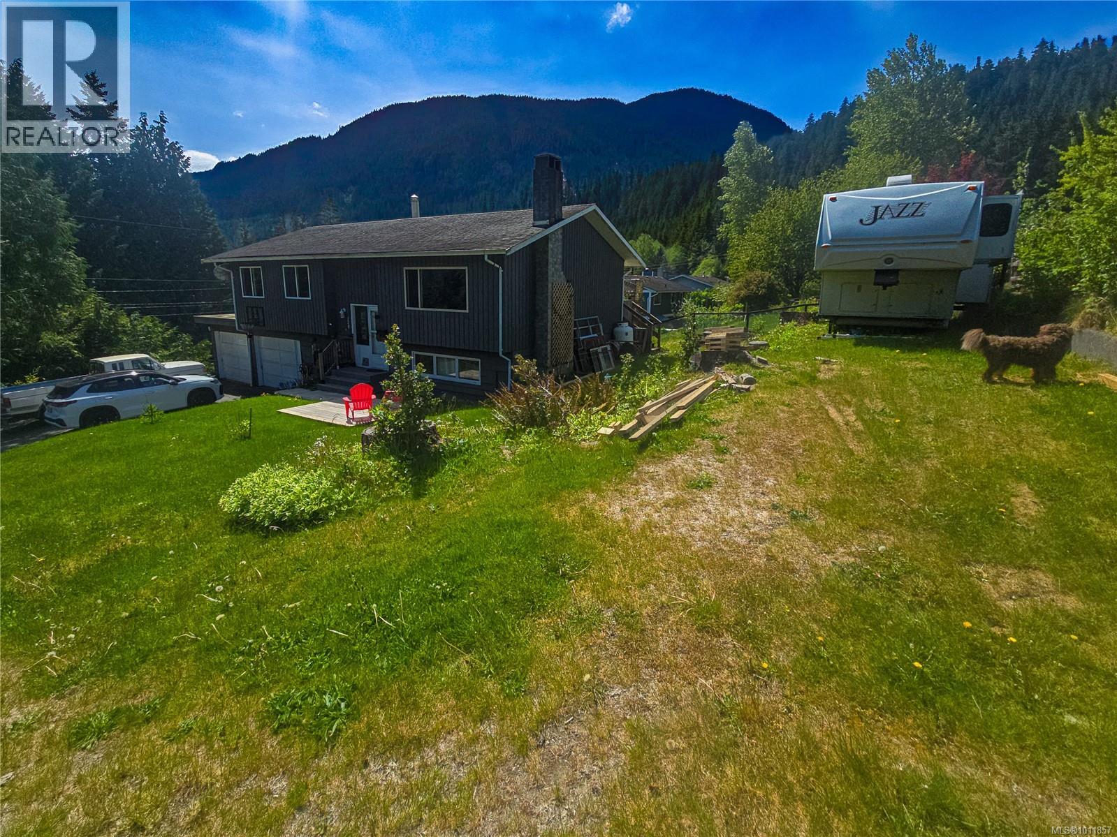 170 Seaview St, Sayward, British Columbia  V0P 1R0 - Photo 3 - 1011857