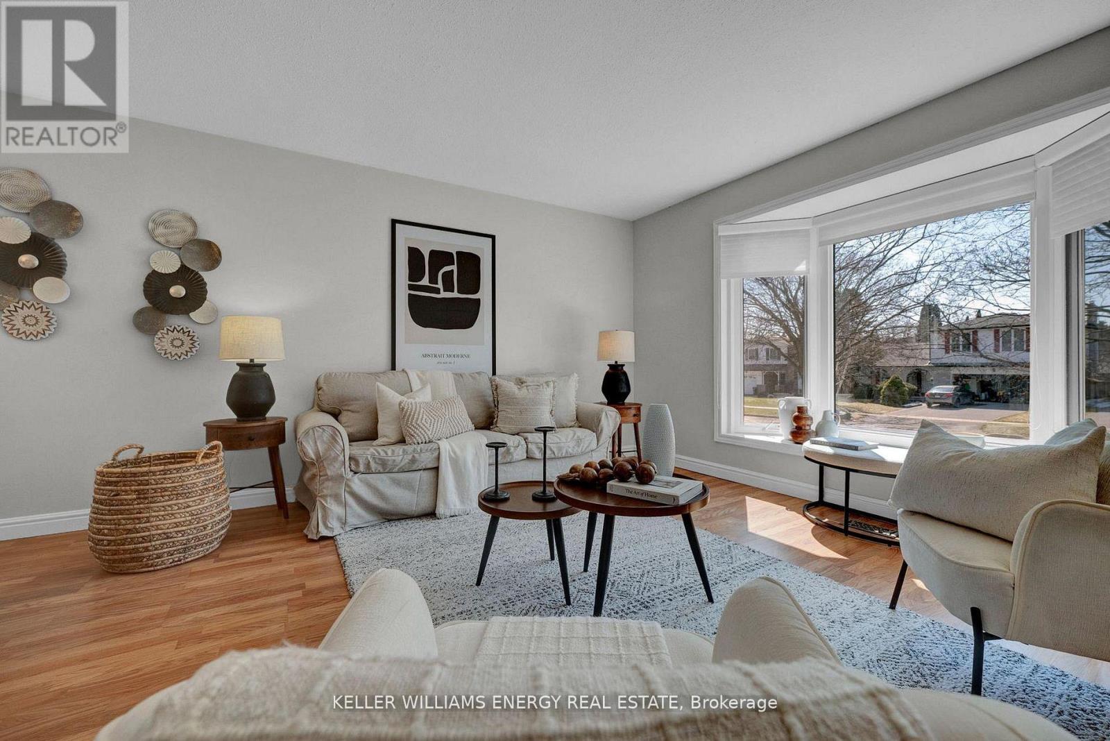 693 Waverly Street N, Oshawa, Ontario  L1J 6C1 - Photo 2 - E13123424