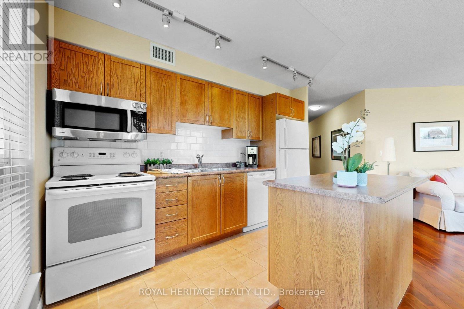 112 - 340 Watson Street W, Whitby, Ontario  L1N 9G1 - Photo 13 - E13123604