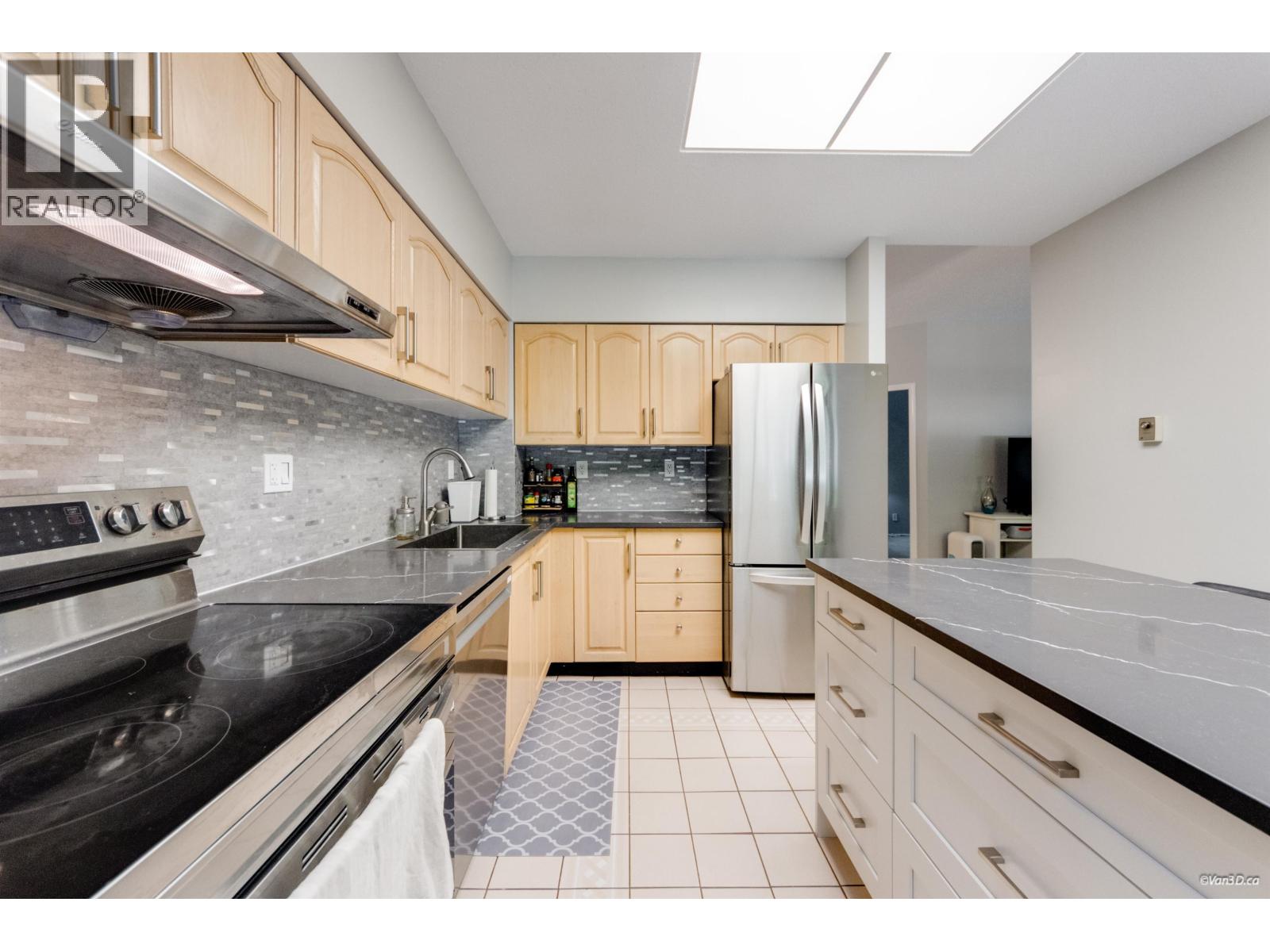 202 5885 Olive Avenue, Burnaby, British Columbia V5H 4N8 - Photo 4 - R3122967