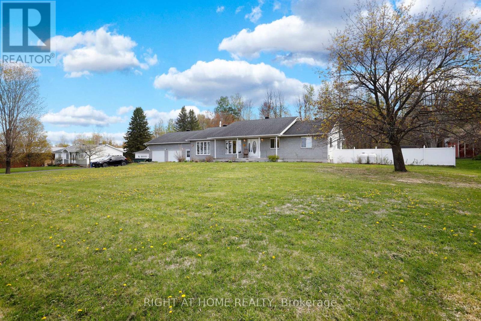 902 RUE ELIZABETH STREET, Alfred and Plantagenet, Ontario