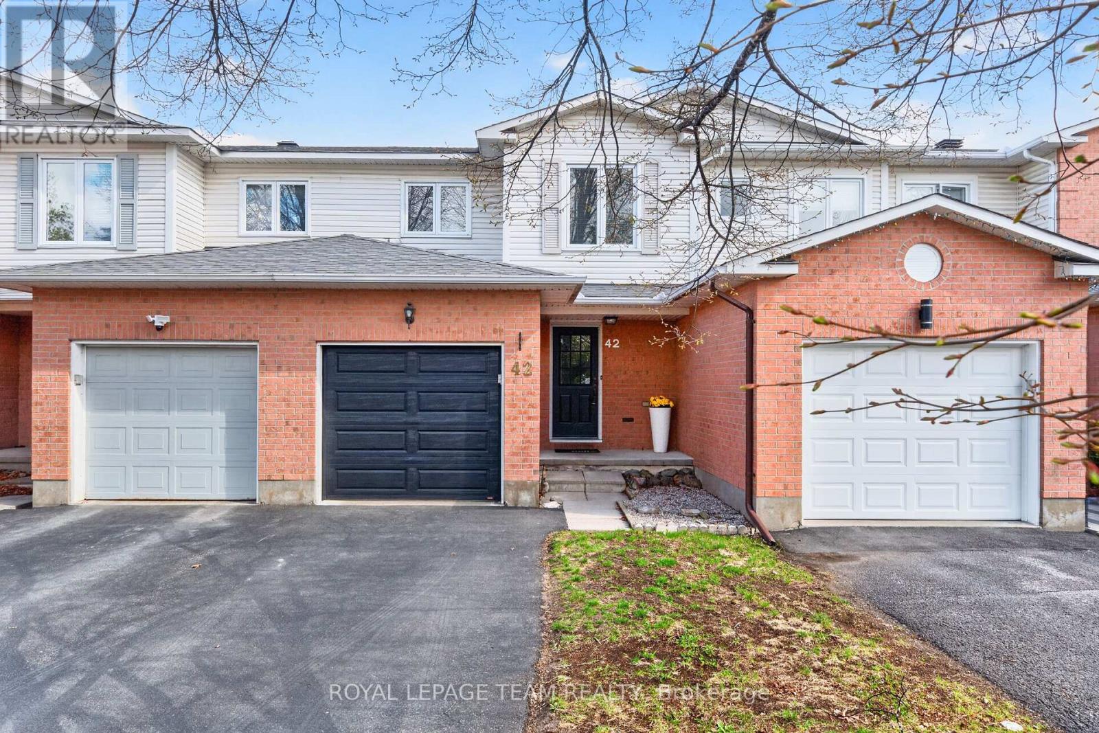 42 Baton Court, Ottawa, Ontario  K2L 4C8 - Photo 3 - X13123486