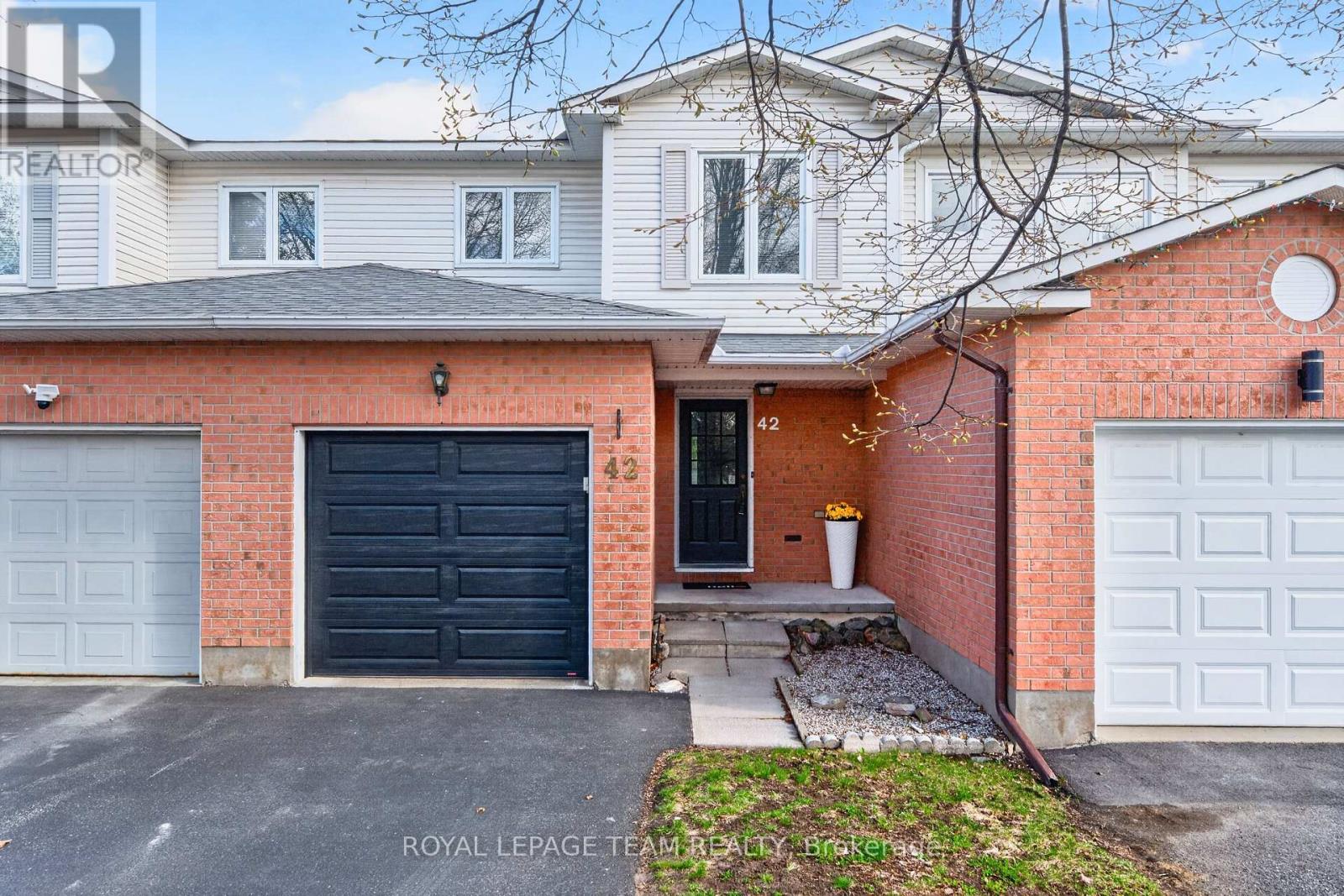42 Baton Court, Ottawa, Ontario  K2L 4C8 - Photo 4 - X13123486