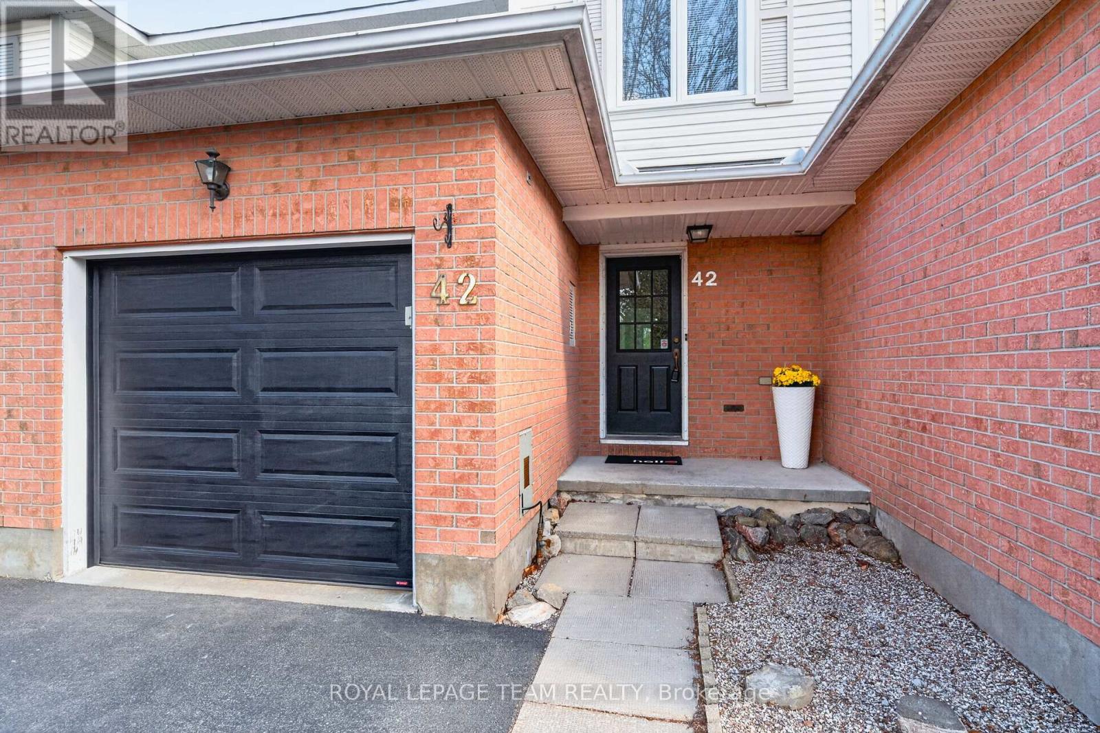 42 Baton Court, Ottawa, Ontario  K2L 4C8 - Photo 5 - X13123486