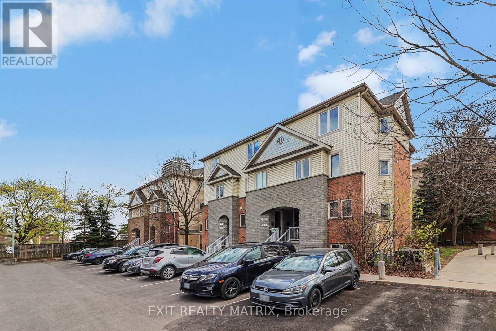 88 Strathaven Private, Ottawa, Ontario  K1J 1K7 - Photo 2 - X13123570