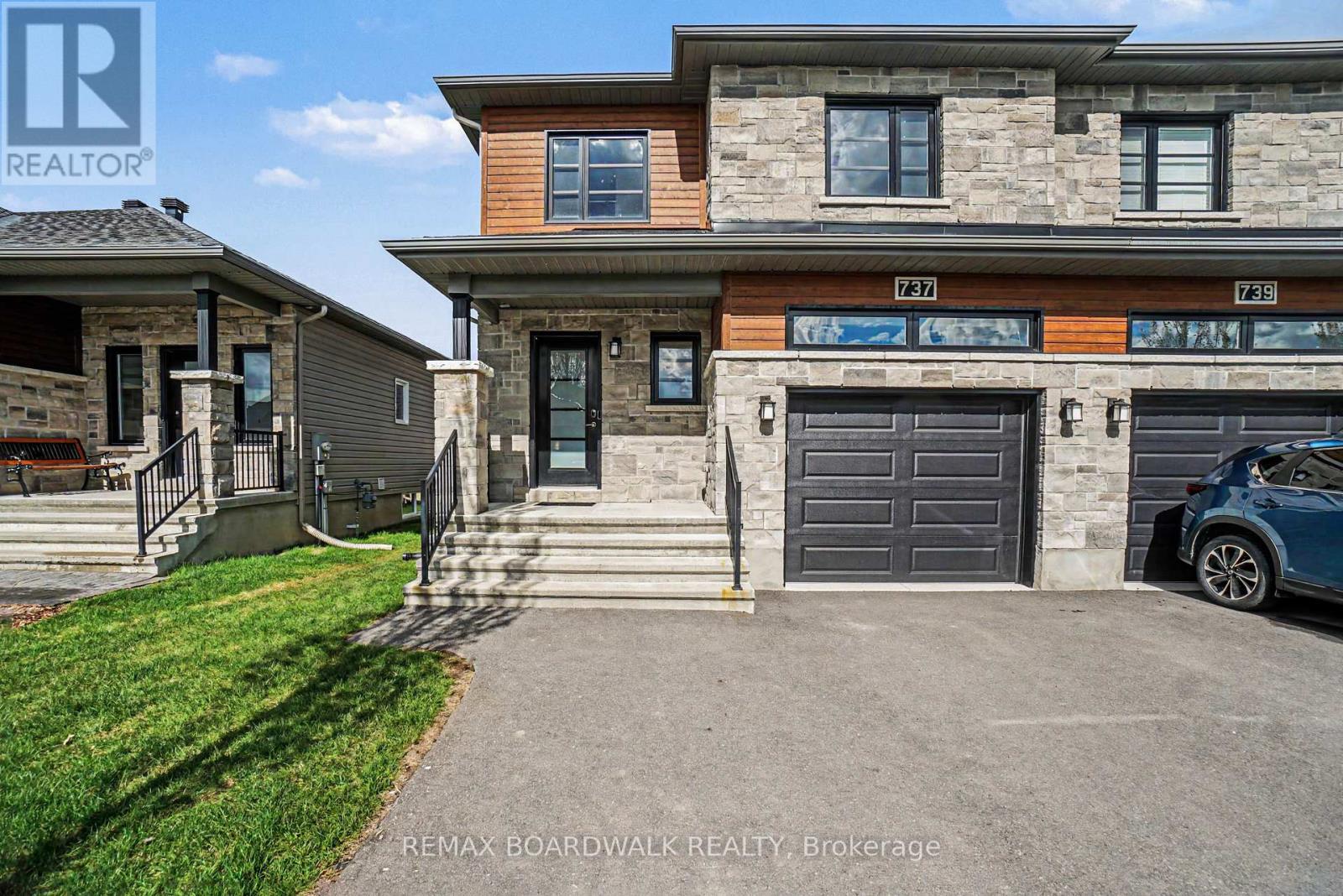 737 Azure Street, Russell, Ontario  K4R 0E6 - Photo 2 - X13123574