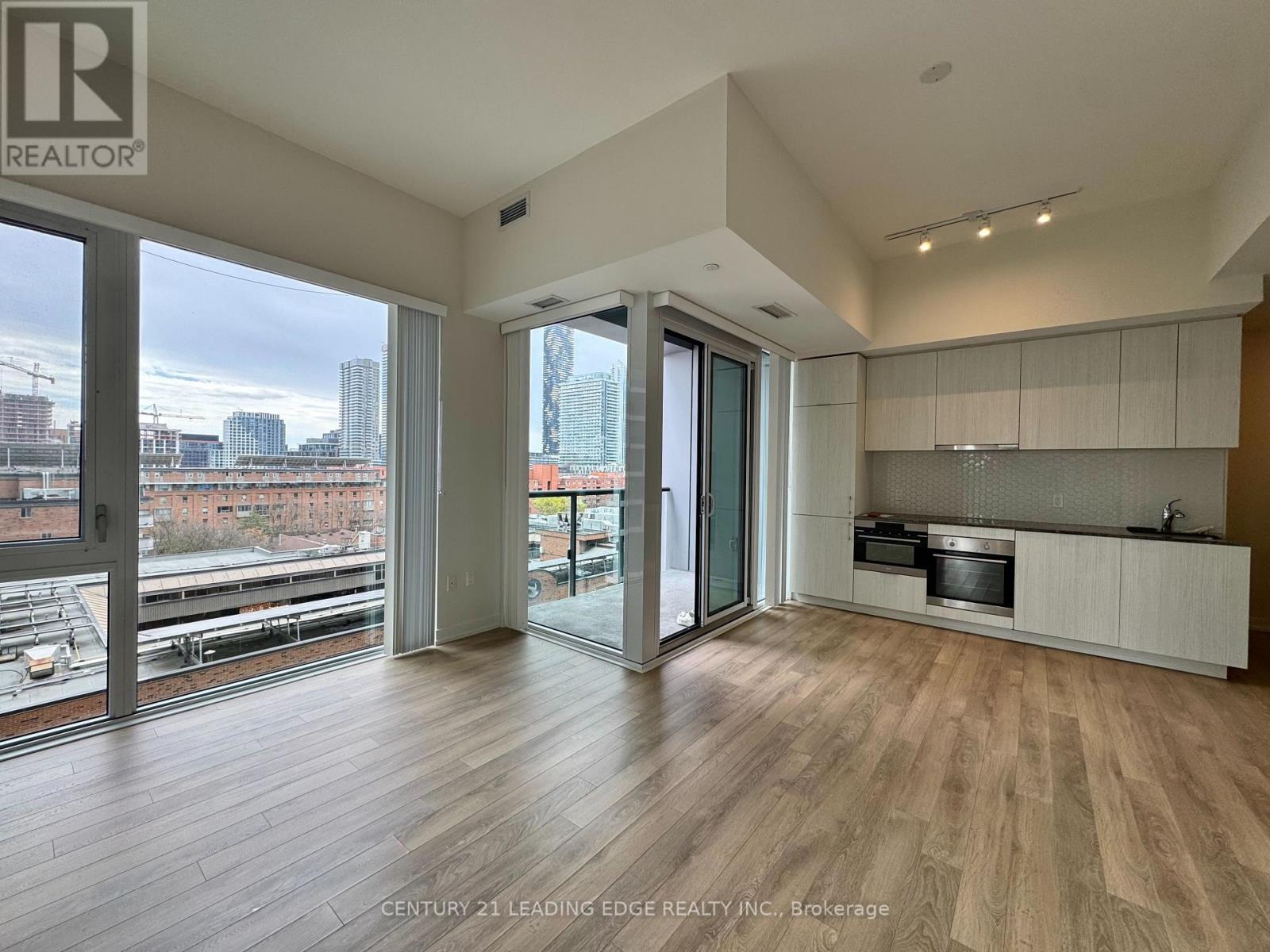 718 - 158 FRONT STREET E, Toronto, Ontario