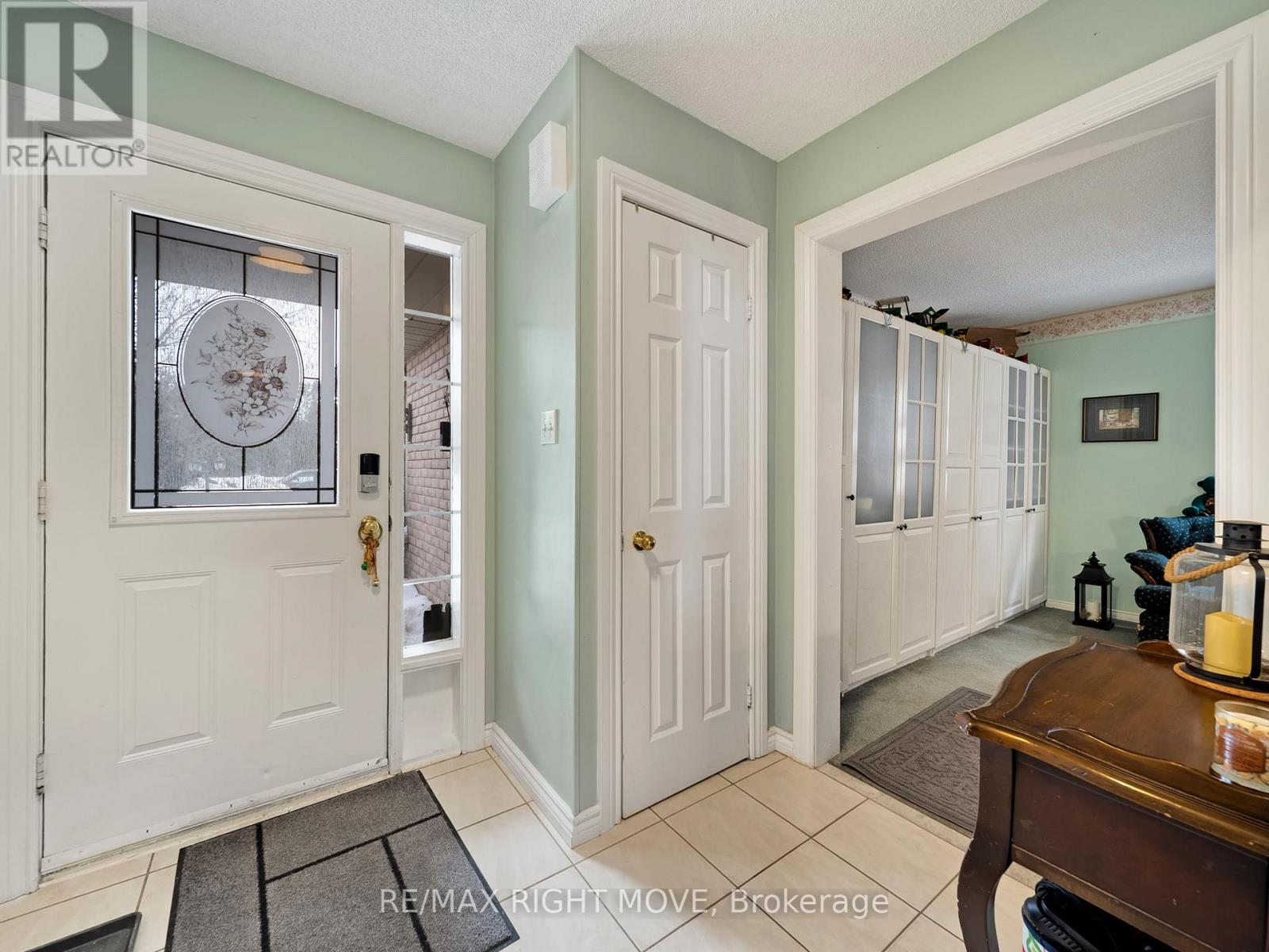 42 Sundew Drive, Barrie, Ontario  L4N 9L8 - Photo 3 - S12849642