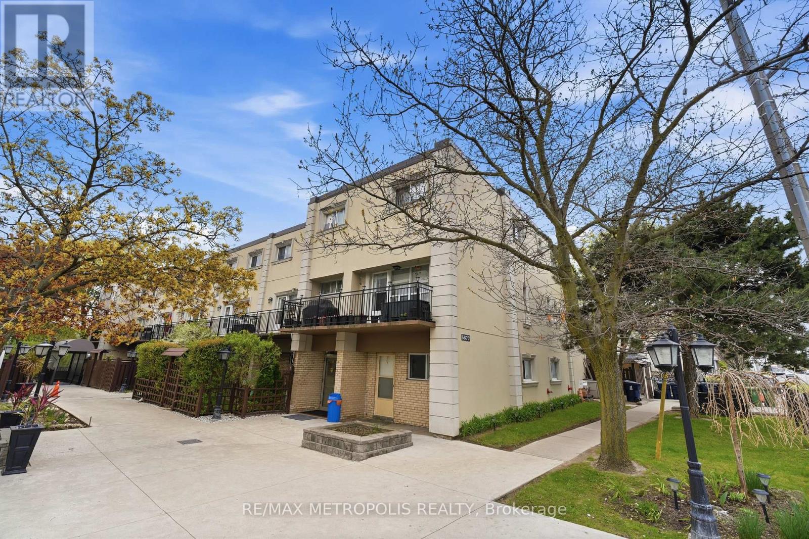 205 - 5877 BATHURST STREET
