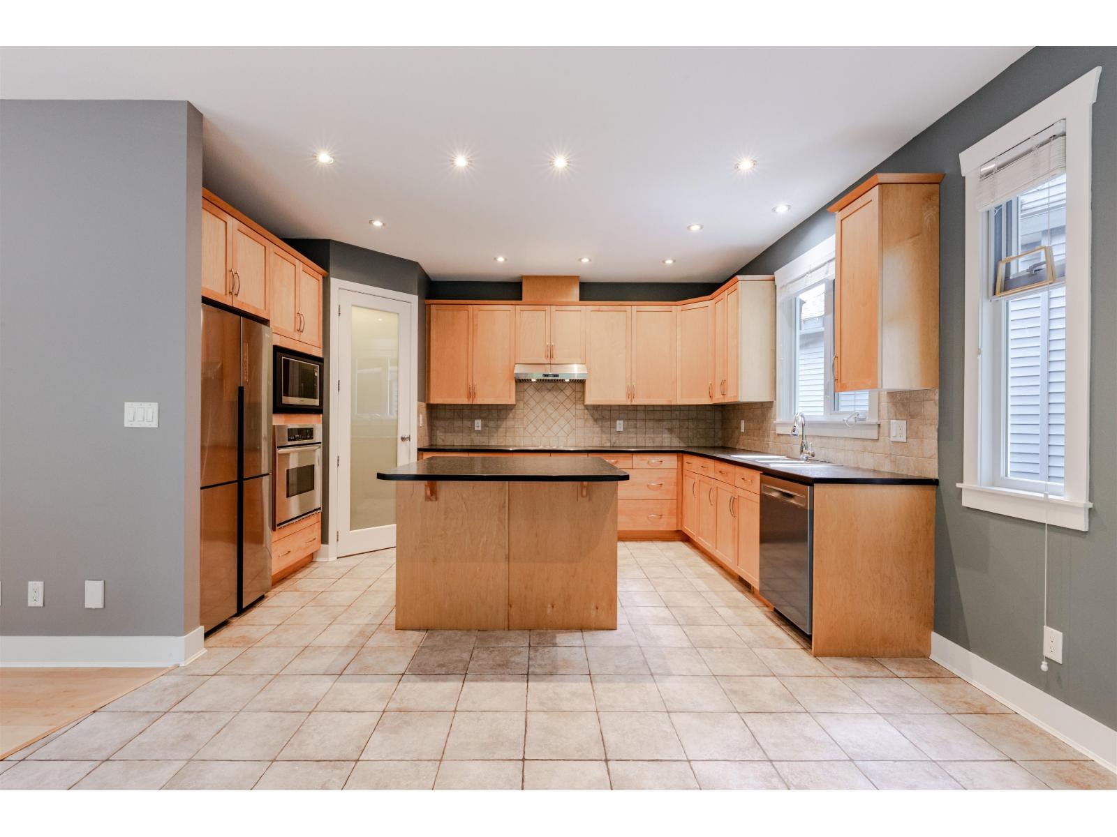 14650 61a Avenue, Surrey, British Columbia  V3S 6N4 - Photo 6 - R3122160
