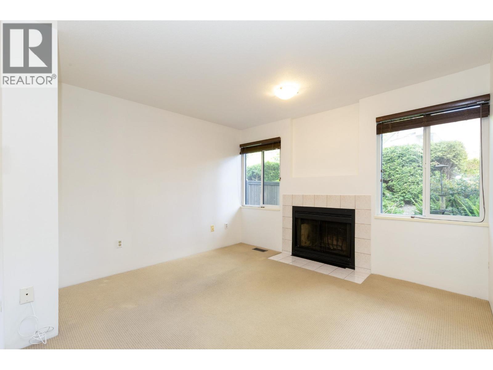 8526 Woodtrail Place, Burnaby, British Columbia  V5A 4A9 - Photo 8 - R3116578