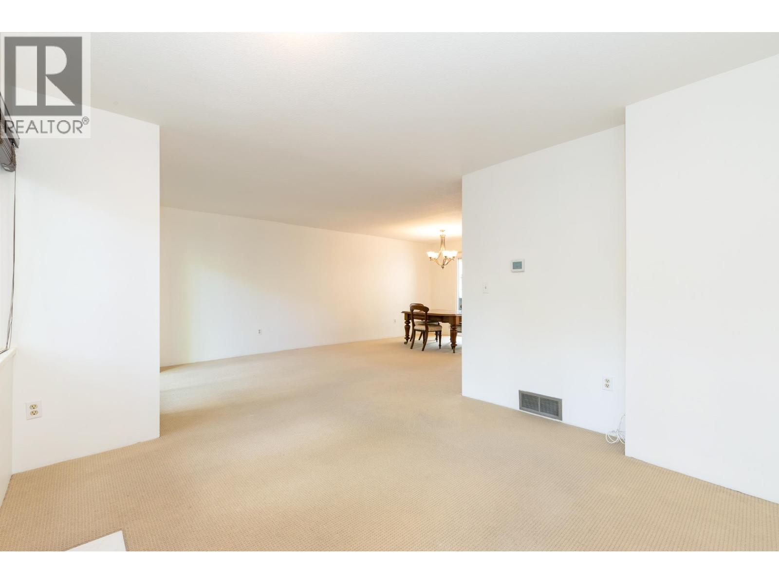 8526 Woodtrail Place, Burnaby, British Columbia  V5A 4A9 - Photo 9 - R3116578