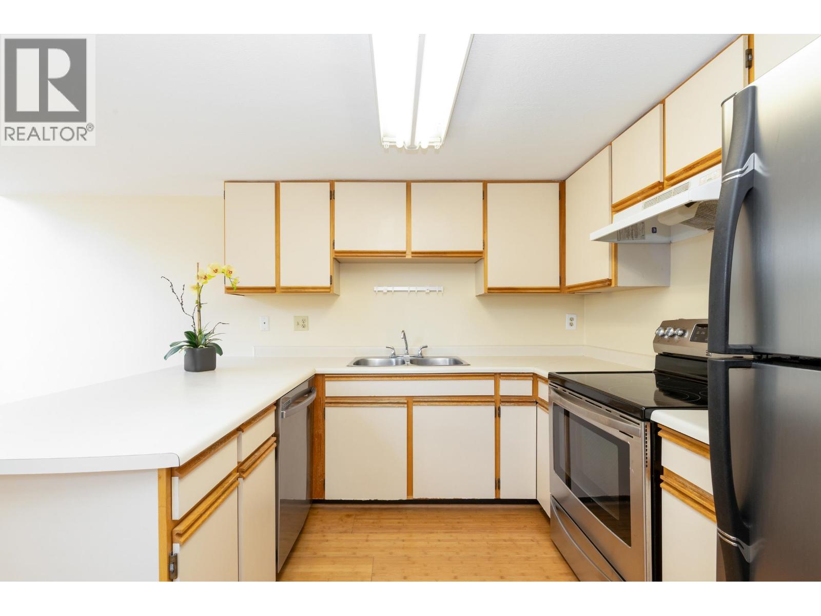8526 Woodtrail Place, Burnaby, British Columbia  V5A 4A9 - Photo 11 - R3116578