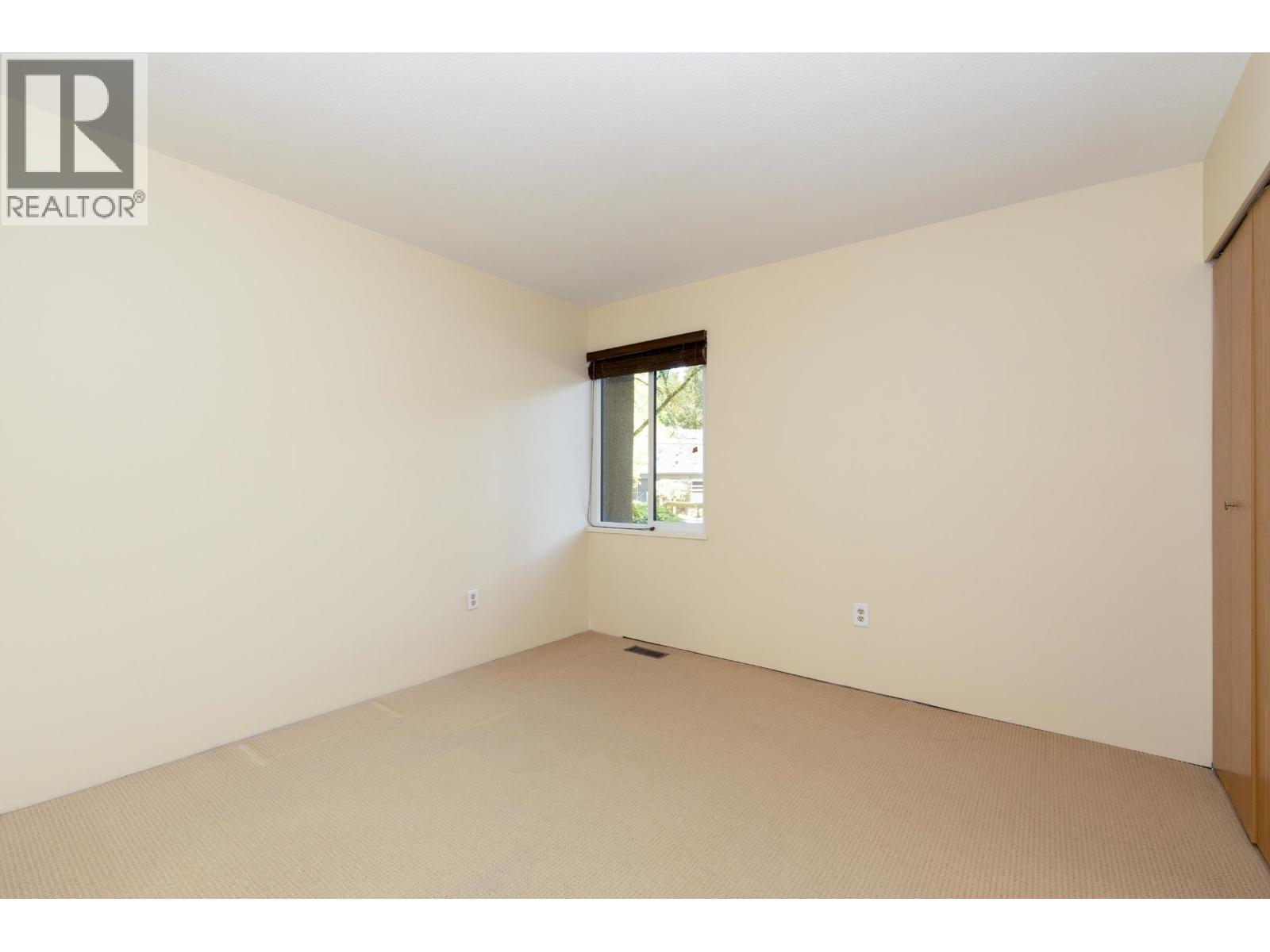 8526 Woodtrail Place, Burnaby, British Columbia  V5A 4A9 - Photo 13 - R3116578
