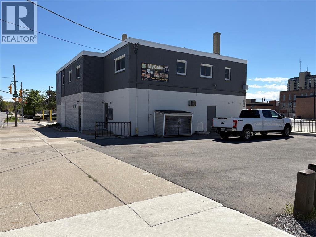 200 LOCHIEL STREET Sarnia Ontario Canada N7T4C6 3