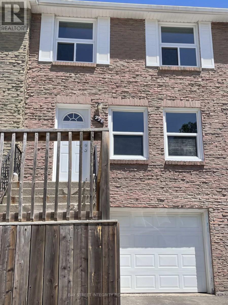 228 Westcourt Place, Waterloo, Ontario  N2L 2R7 - Photo 2 - X13030270