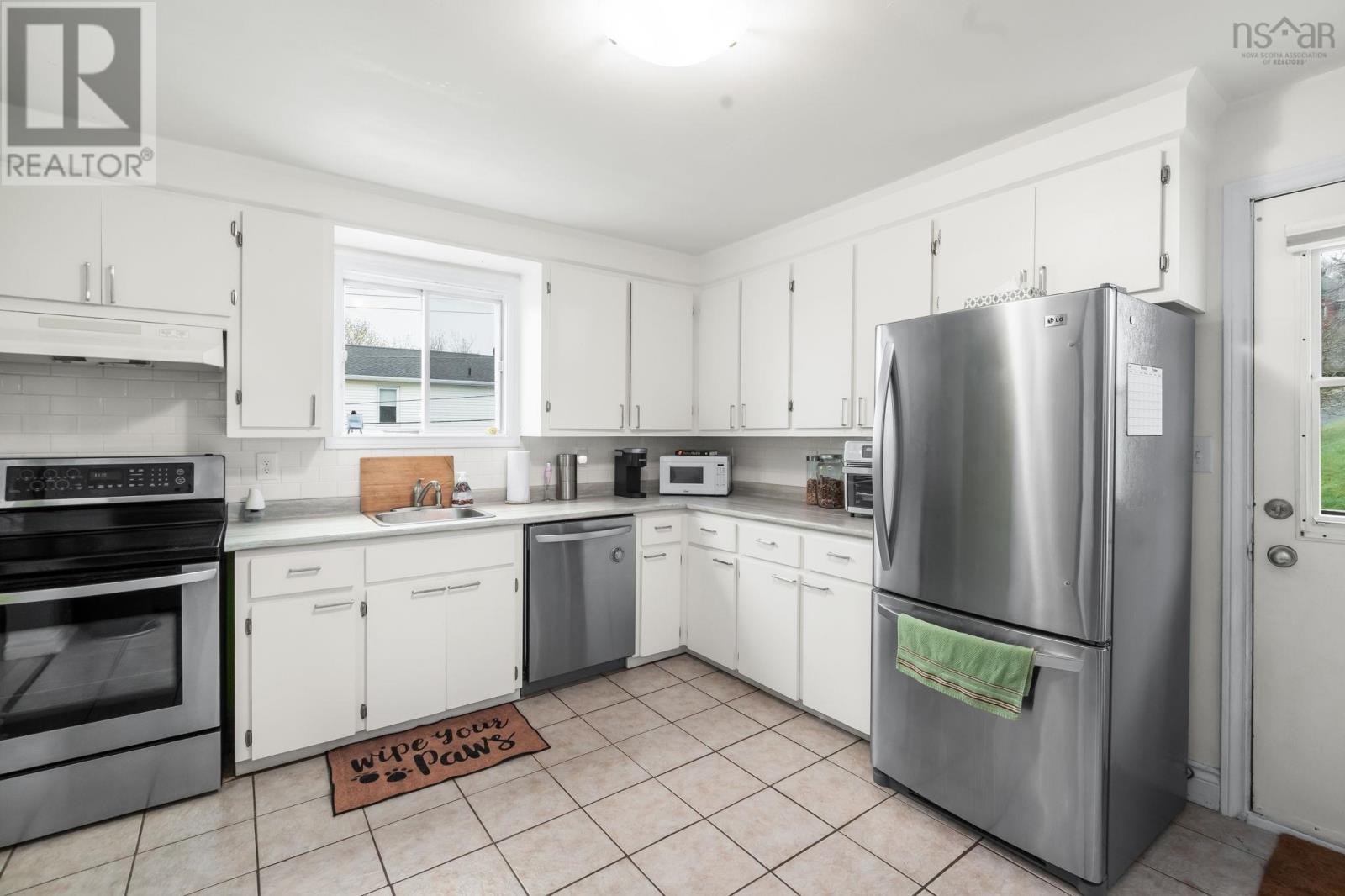 562 St. Margarets Bay Road, Halifax, Nova Scotia  B3N 1K7 - Photo 11 - 202610742