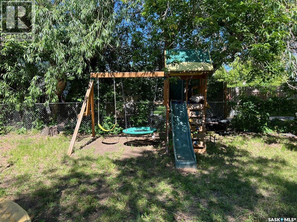1217 2nd Street, Estevan, Saskatchewan  S4A 0M1 - Photo 41 - SK035870
