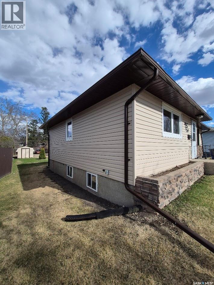 203 4th Avenue S, Yorkton, Saskatchewan  S3N 1B7 - Photo 3 - SK035864