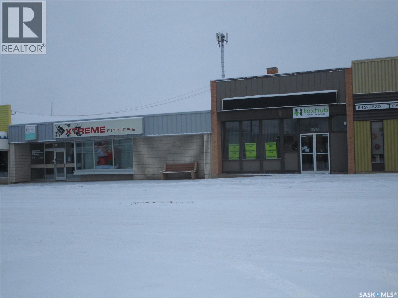 329 Centre Street, Assiniboia, Saskatchewan  S0H 0B0 - Photo 2 - SK035505