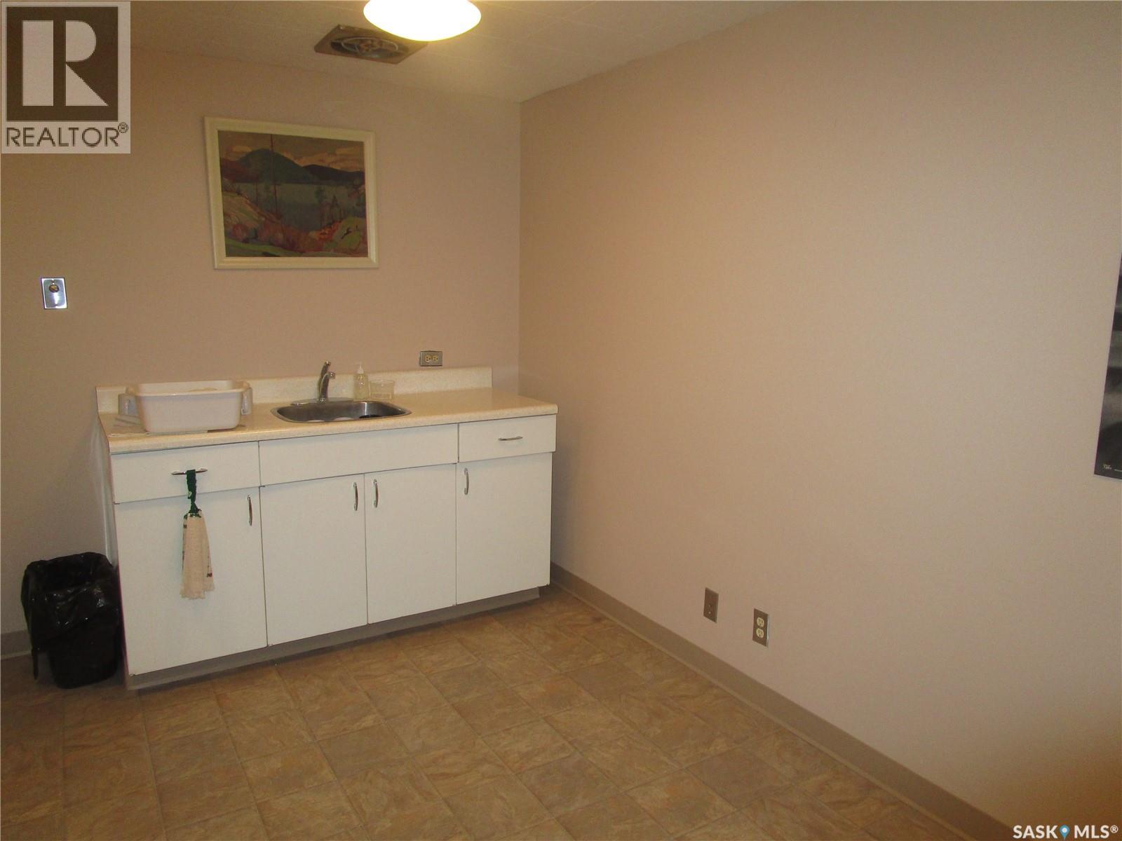 329 Centre Street, Assiniboia, Saskatchewan  S0H 0B0 - Photo 20 - SK035505