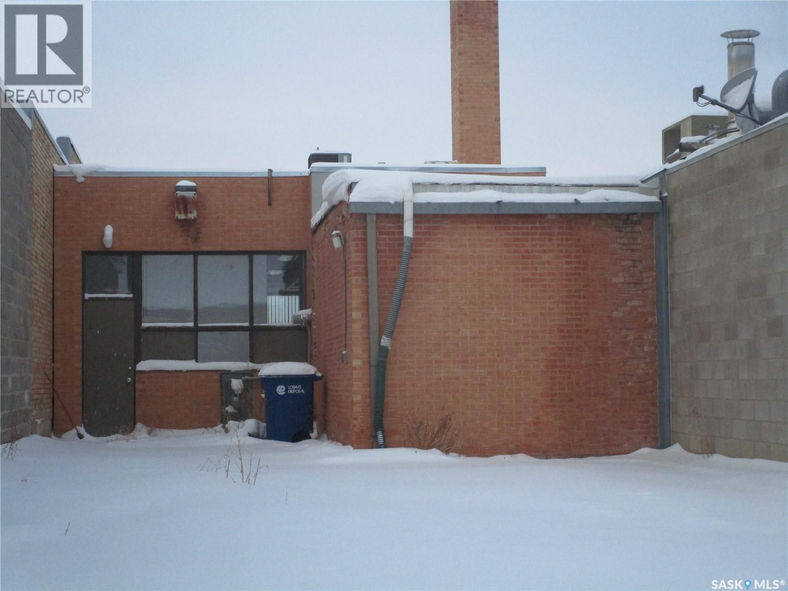 329 Centre Street, Assiniboia, Saskatchewan  S0H 0B0 - Photo 3 - SK035505