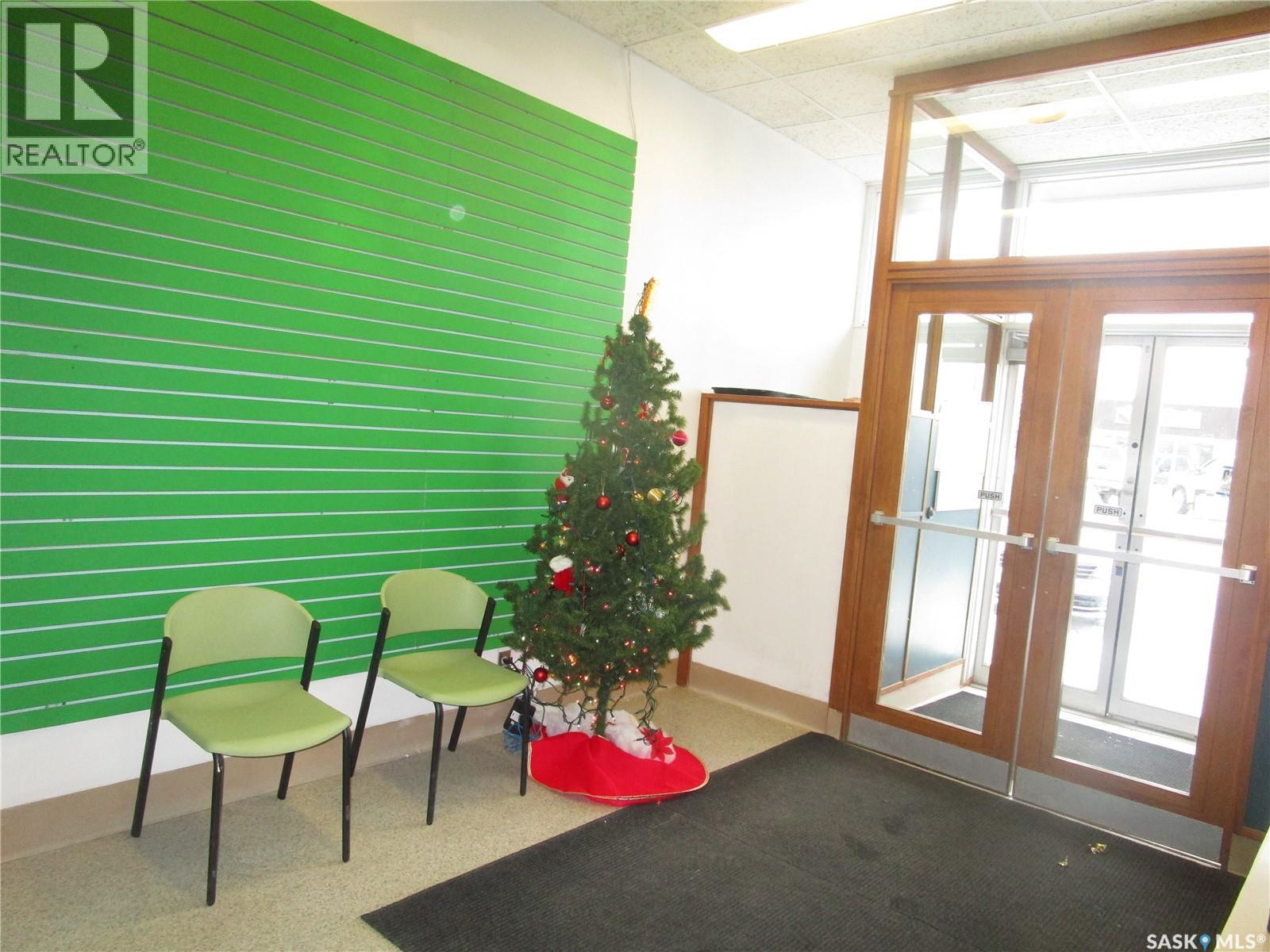 329 Centre Street, Assiniboia, Saskatchewan  S0H 0B0 - Photo 4 - SK035505
