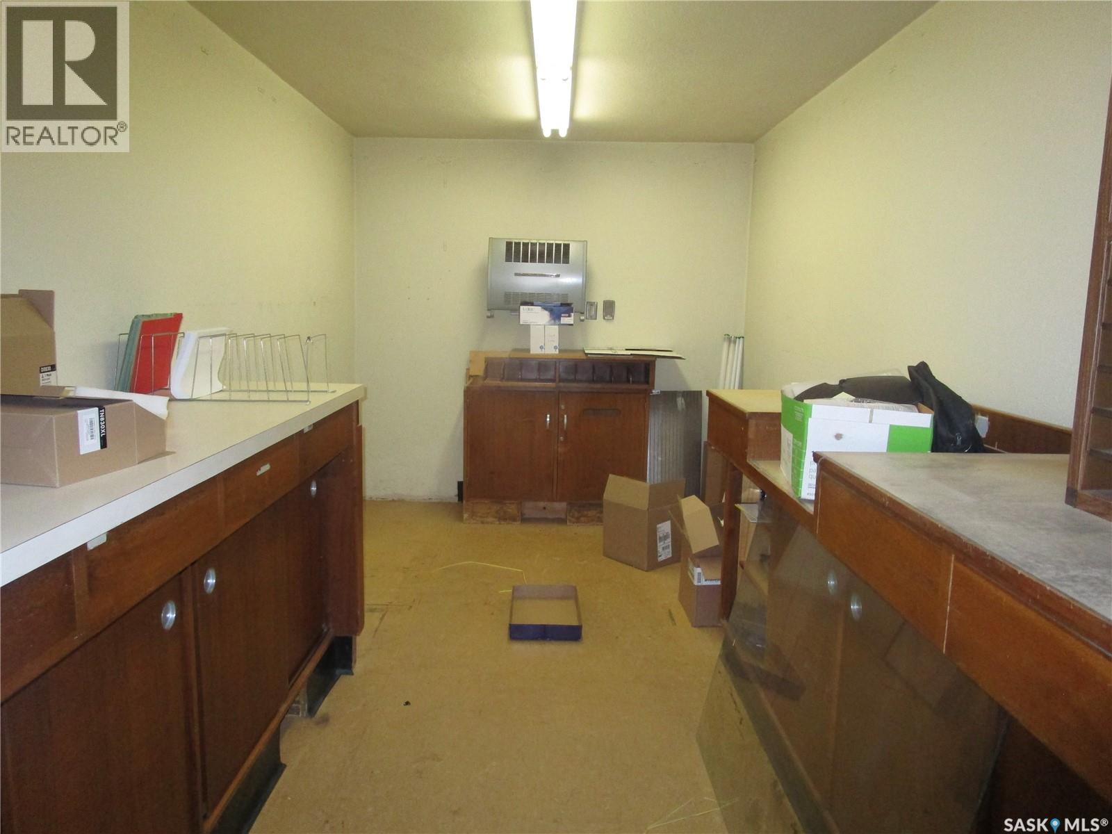 329 Centre Street, Assiniboia, Saskatchewan  S0H 0B0 - Photo 5 - SK035505