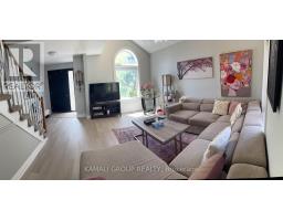 2 ROSS LINTON DRIVE, Aurora, Ontario