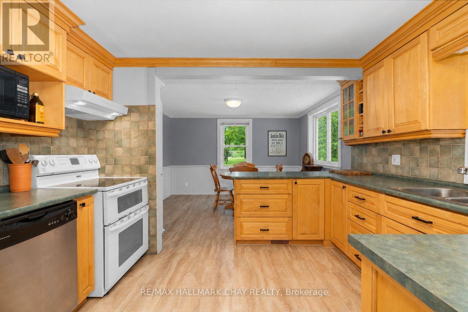 3324 Penetanguishene Road, Oro-Medonte (Craighurst), Ontario  L4M 4Y8 - Photo 7 - S13123658