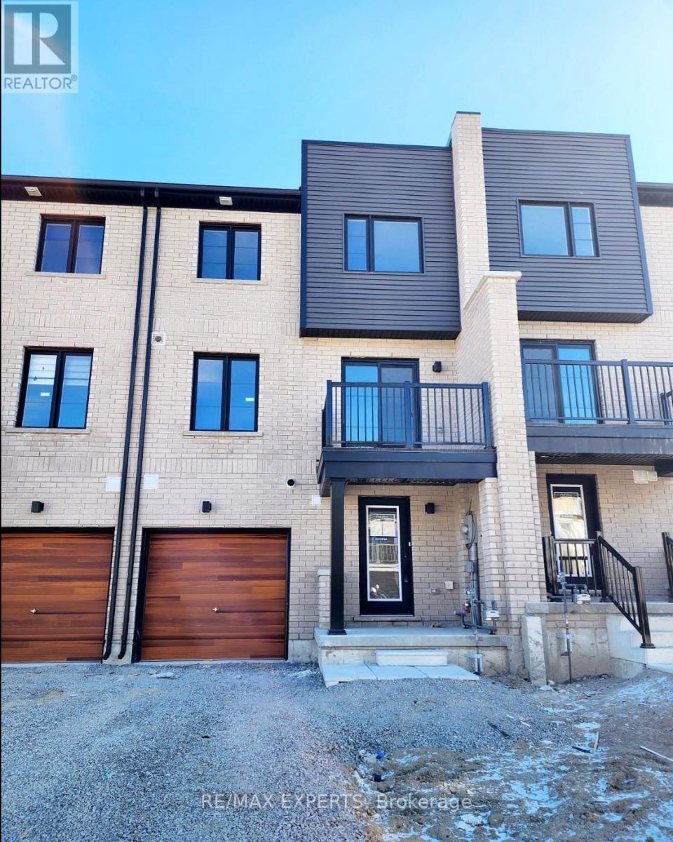 32 SILO MEWS, Barrie, Ontario