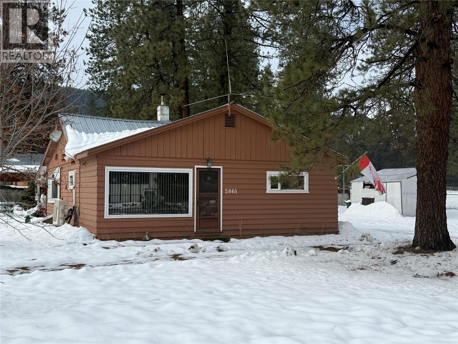 5861 33 Highway, Beaverdell, British Columbia  V0H 1A0 - Photo 1 - 10371100