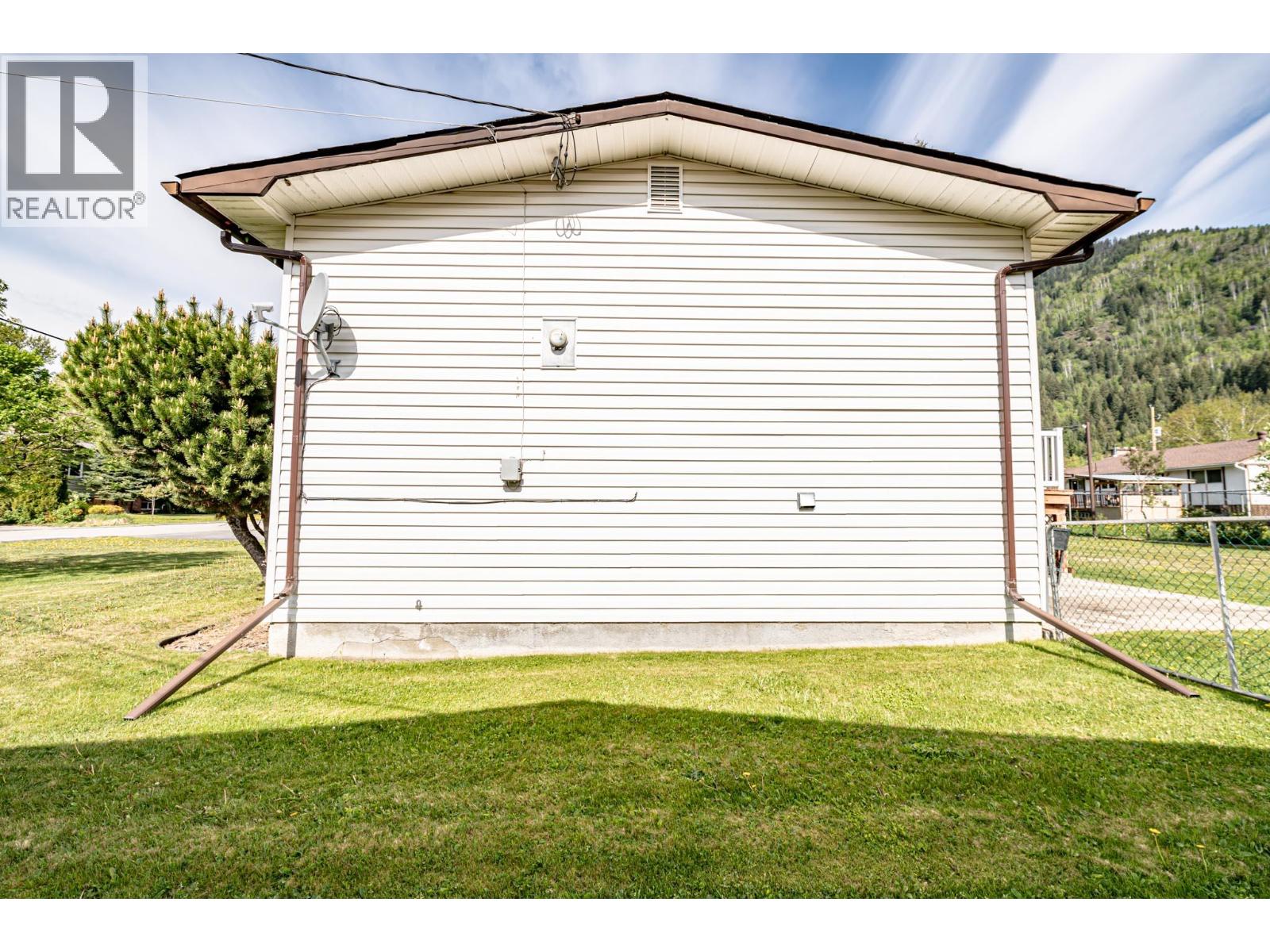 1002 Ninth Street, Salmo, British Columbia  V0G 1Z0 - Photo 43 - 10380612