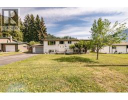 1002 Ninth Street, Salmo, British Columbia