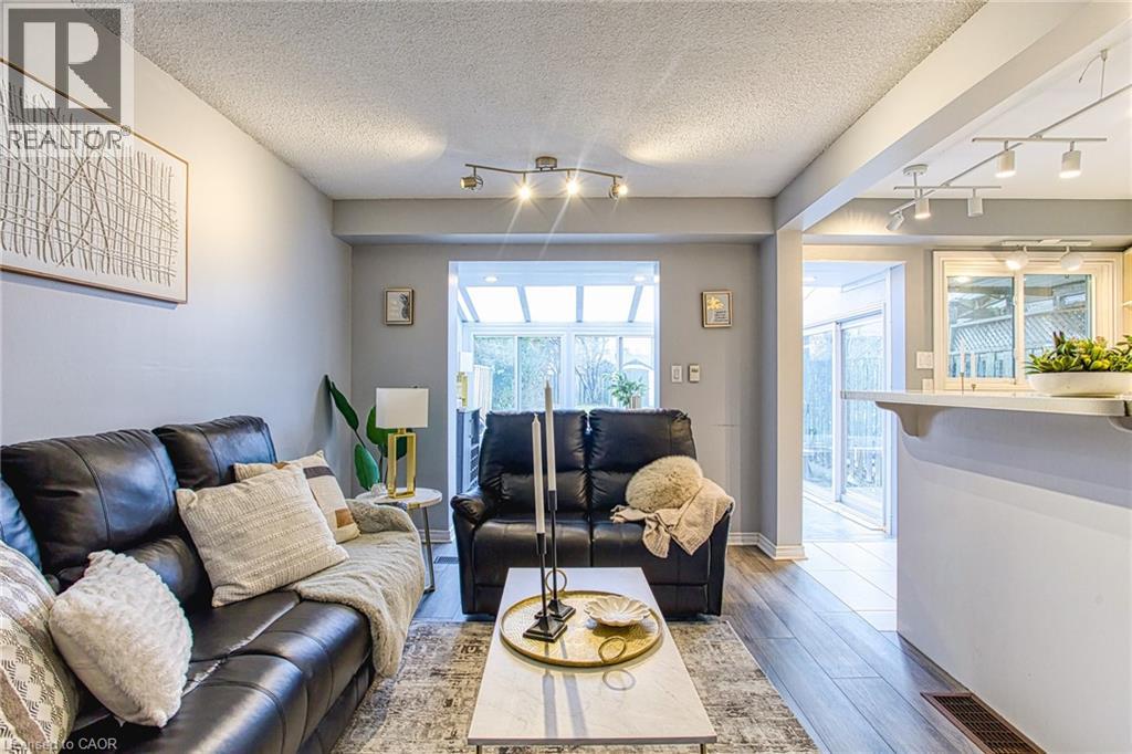 202 Golden Orchard Drive, Hamilton, Ontario  L9C 6J7 - Photo 7 - 40820802