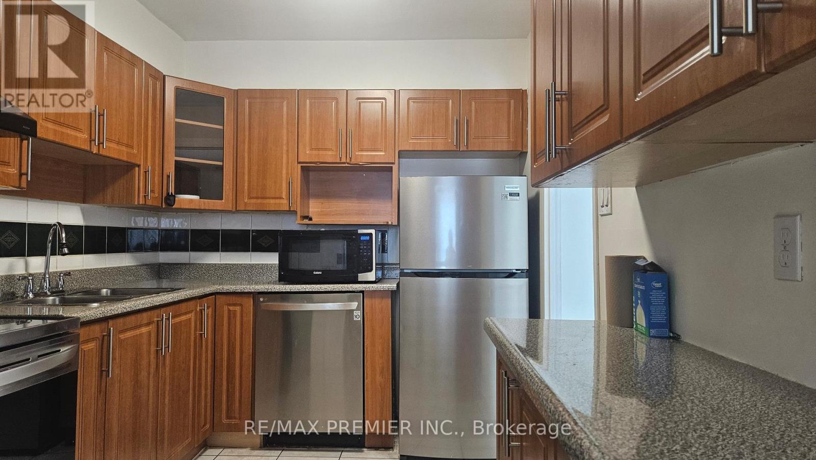 705 - 5 San Romano Way, Toronto, Ontario  M3N 2Y4 - Photo 3 - W13123422