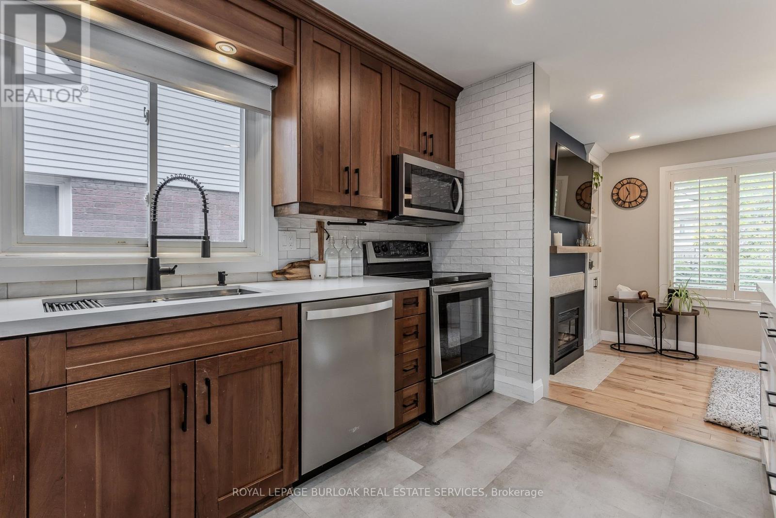 754 Hawkins Crescent, Burlington, Ontario  L7S 2E2 - Photo 10 - W13123444