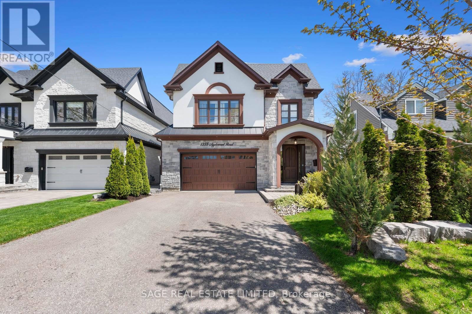 1355 APPLEWOOD ROAD, Mississauga, Ontario