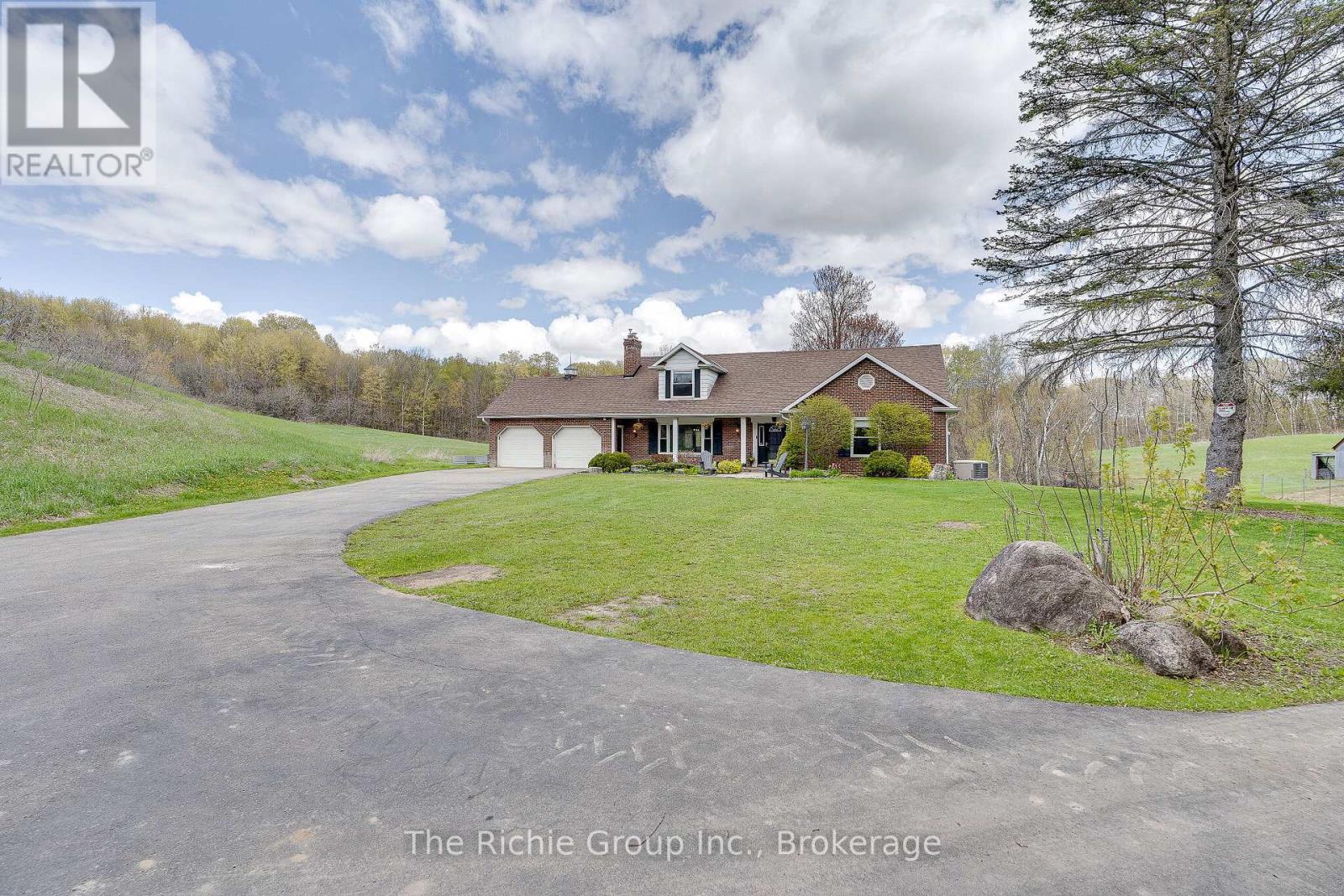 15163 Centreville Creek Road, Caledon, Ontario  L7C 3C3 - Photo 4 - W13123498