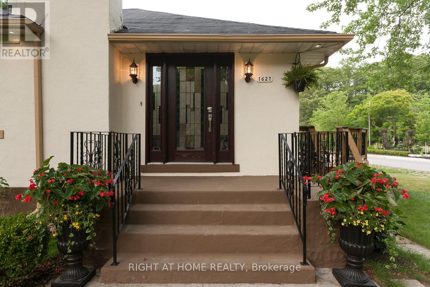 1627 Glenburnie Road, Mississauga, Ontario  L5G 3E4 - Photo 3 - W13123556