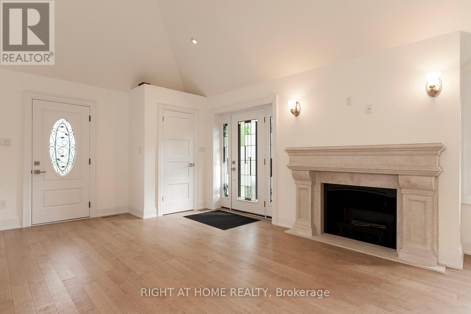 1627 Glenburnie Road, Mississauga, Ontario  L5G 3E4 - Photo 4 - W13123556