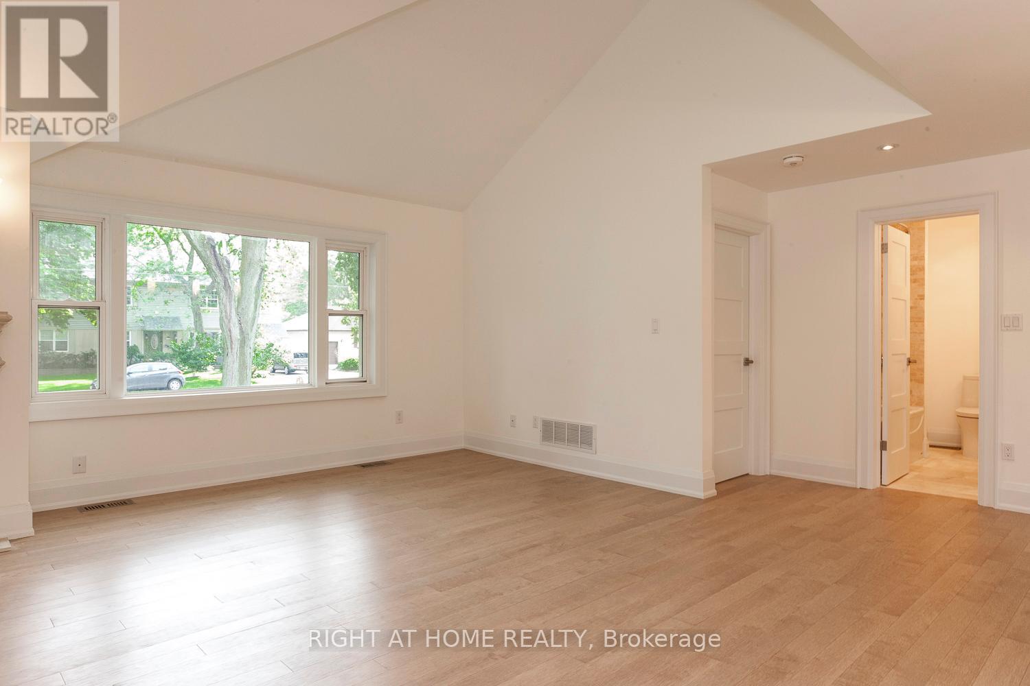 1627 Glenburnie Road, Mississauga, Ontario  L5G 3E4 - Photo 5 - W13123556