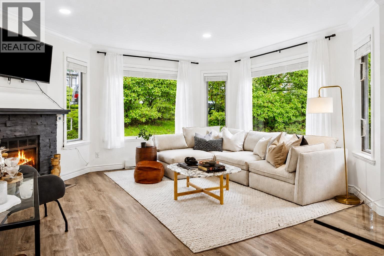 107 175 W 4TH STREET, North Vancouver, British Columbia