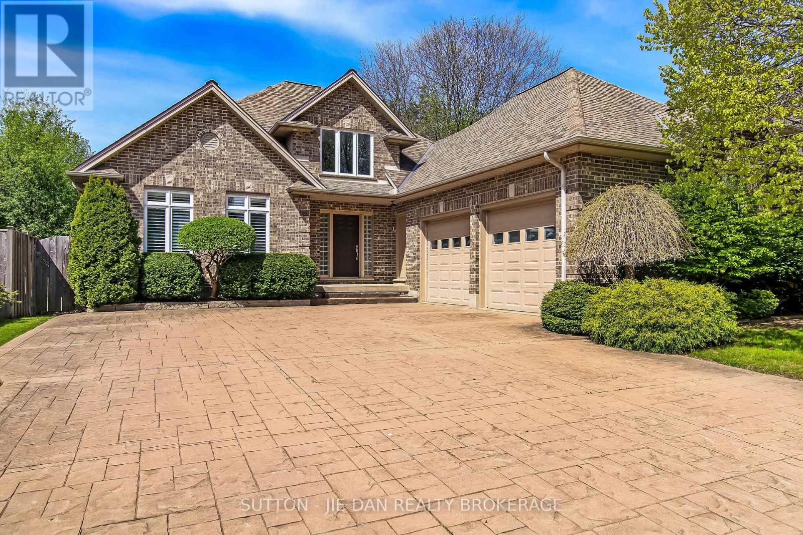 631 Whitehaven Crescent