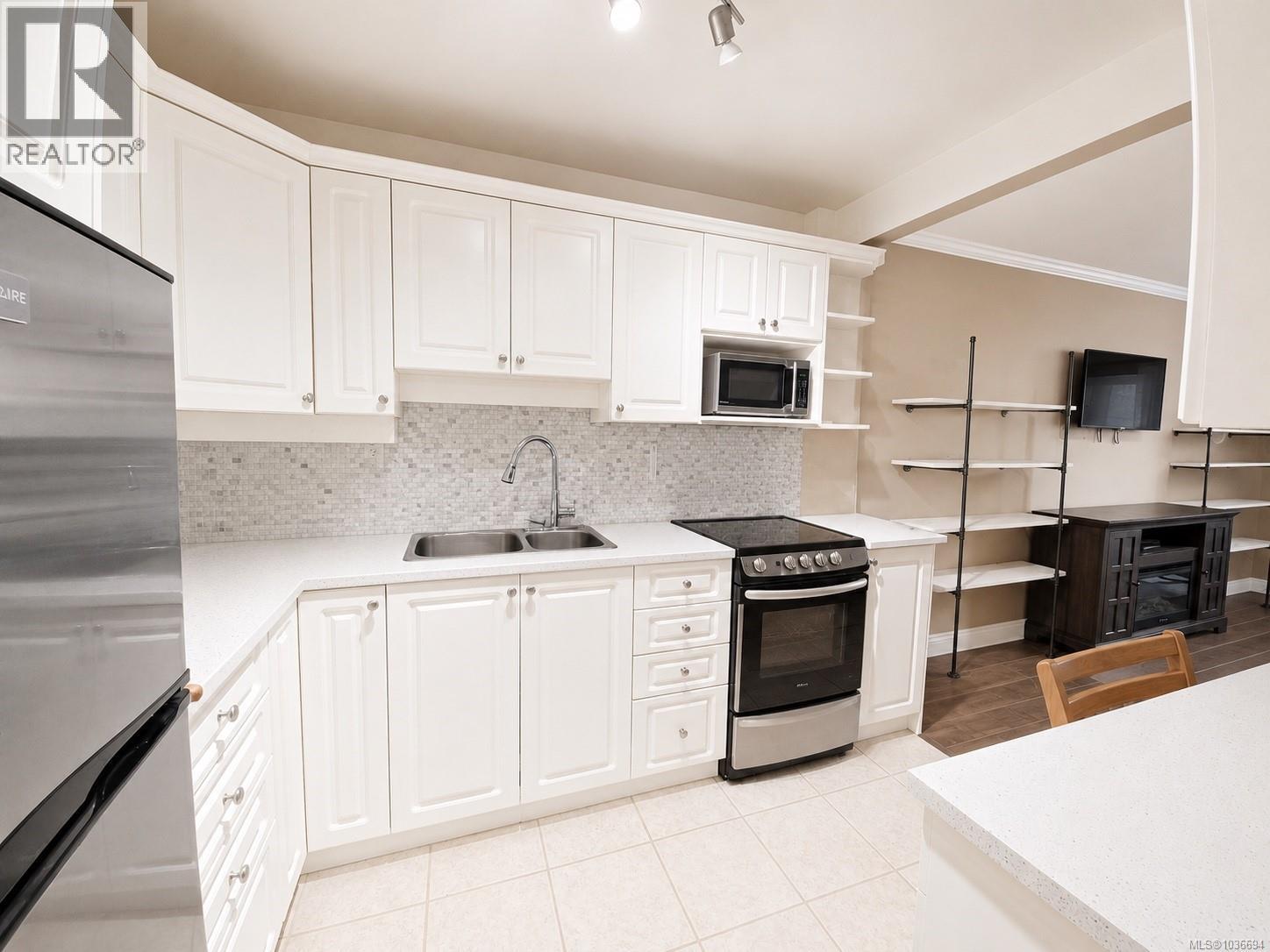 410 3277 Glasgow Ave, Saanich, British Columbia  V8X 1M3 - Photo 6 - 1036694