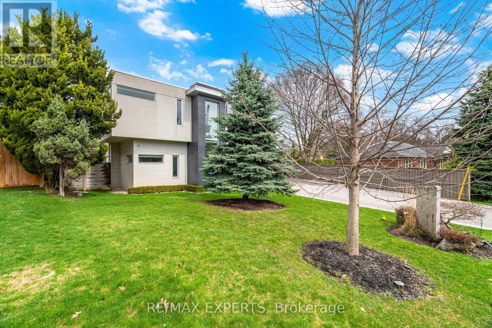 1527 Glenhill Crescent, Mississauga, Ontario  L5H 3C4 - Photo 2 - W13020210